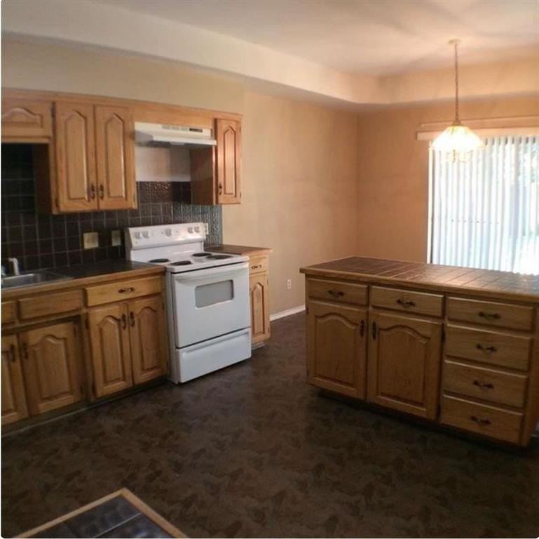 316 Lochridge Dr - Photo 2 of 7