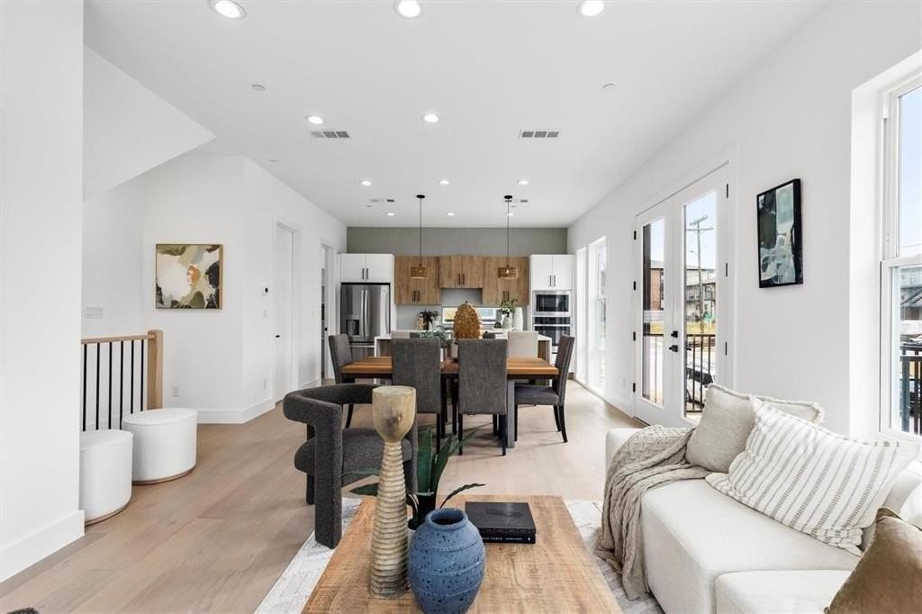 815 E 5th St #209 - Photo 3 of 27