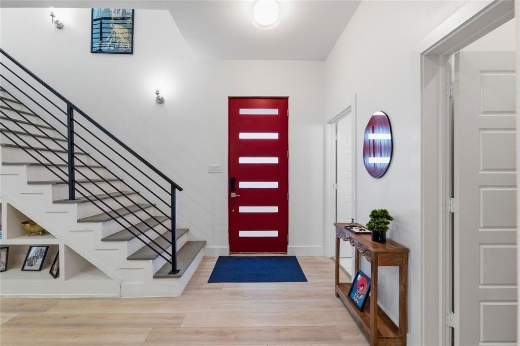 2404 Merlin St - Photo 3 of 36