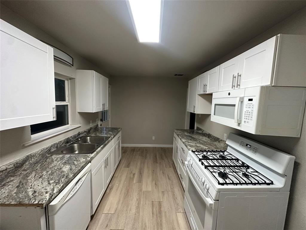 2908 Binyon Ave - Photo 3 of 9