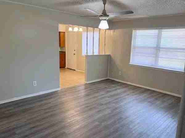 806 Phillips Dr - Photo 5 of 32