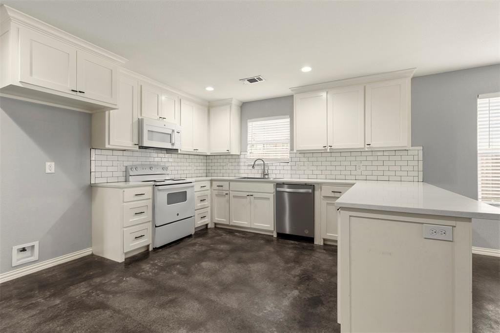 933 Rice St - Photo 6 of 19