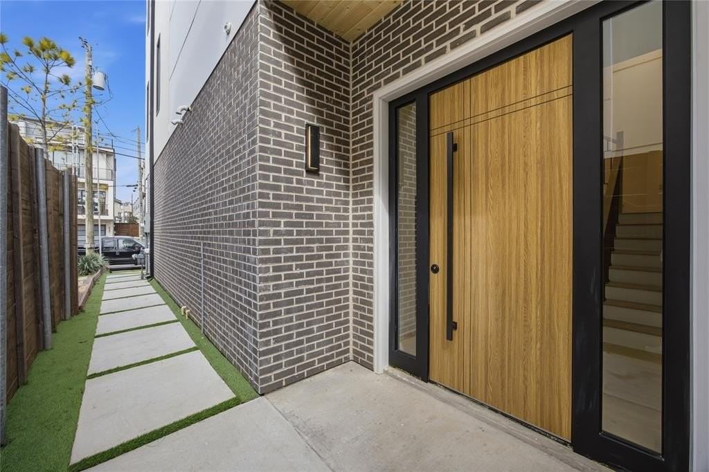 4220 Munger Ave - Photo 2 of 26