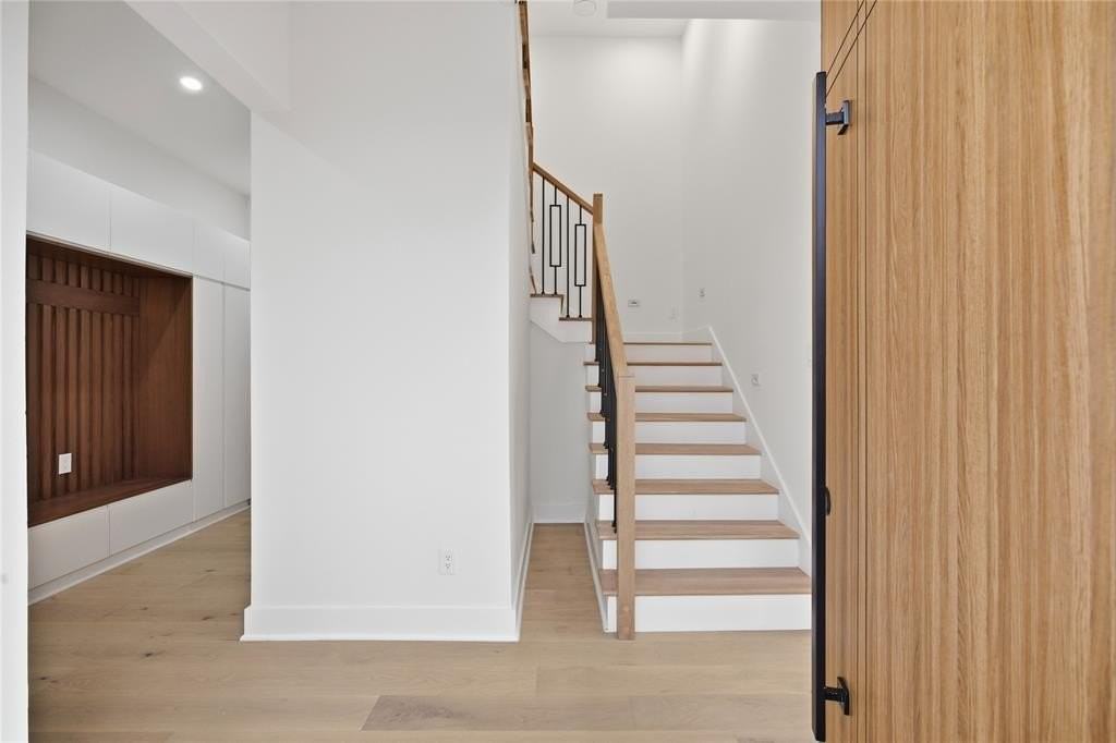 4220 Munger Ave - Photo 3 of 26