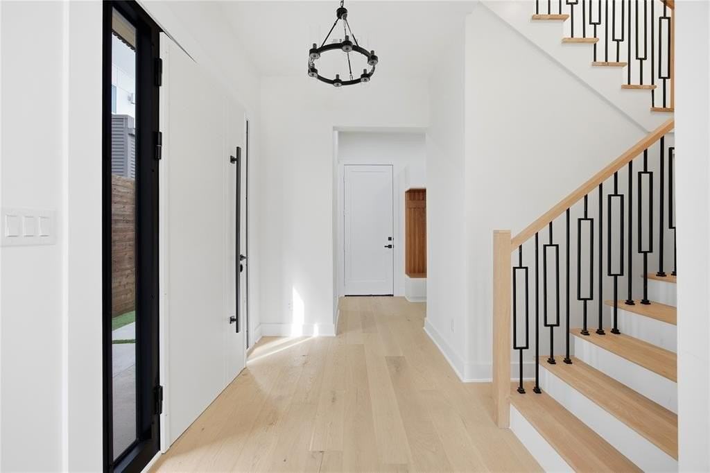 4220 Munger Ave - Photo 4 of 26