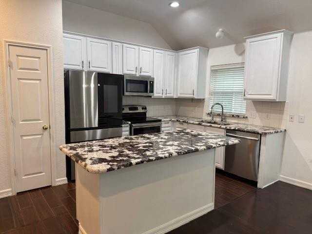 1503 Heather Brook Dr - Photo 4 of 18