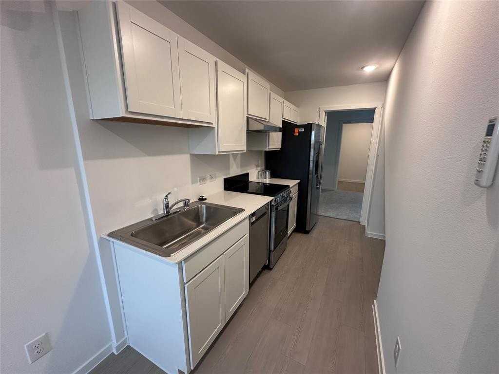 1022 Robin Hill Ln - Photo 6 of 24