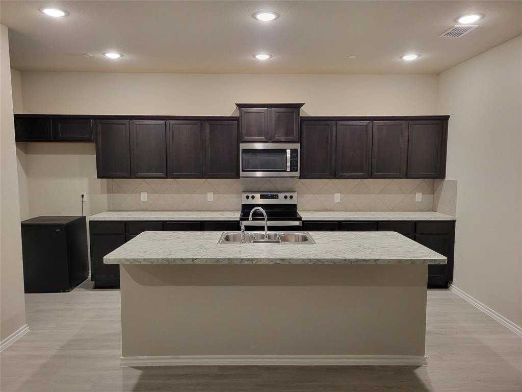 2909 Bluets Dr - Photo 4 of 11