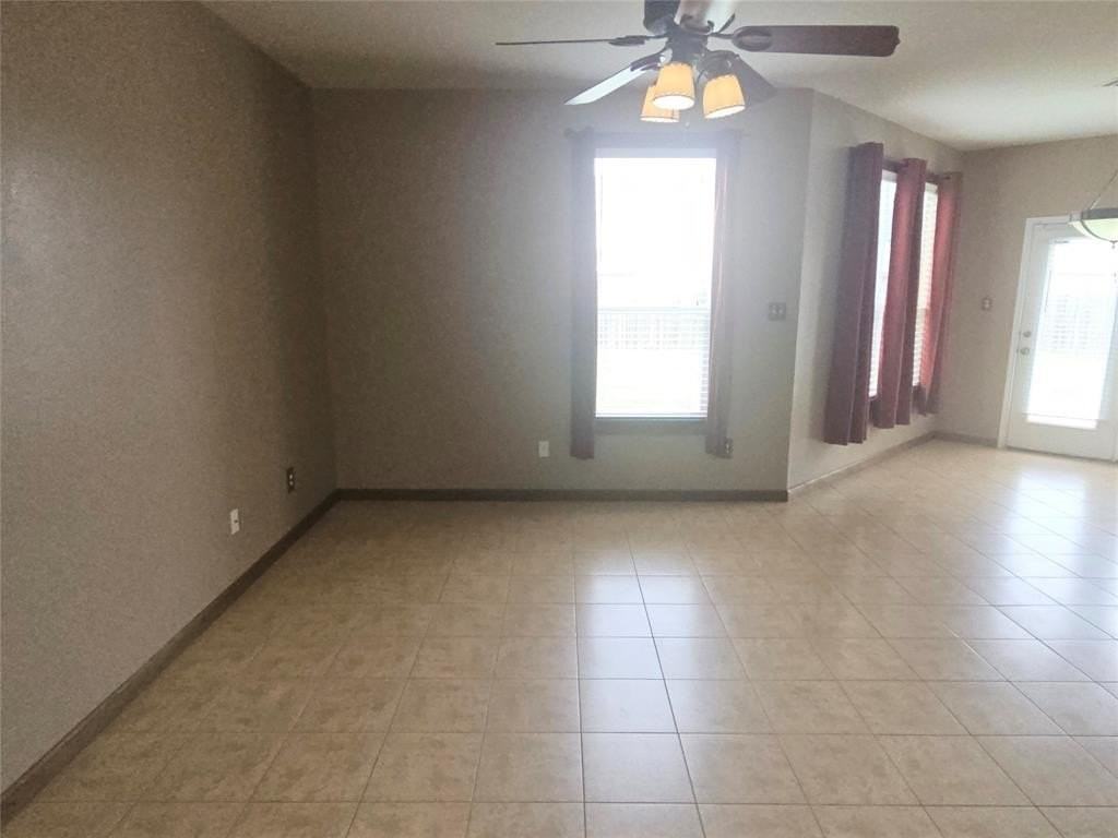 3925 Hanna Rose Ln - Photo 7 of 26