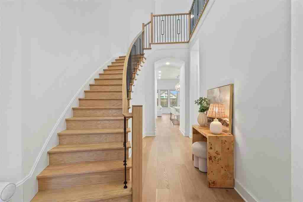 3101 Peartree Ln - Photo 3 of 27