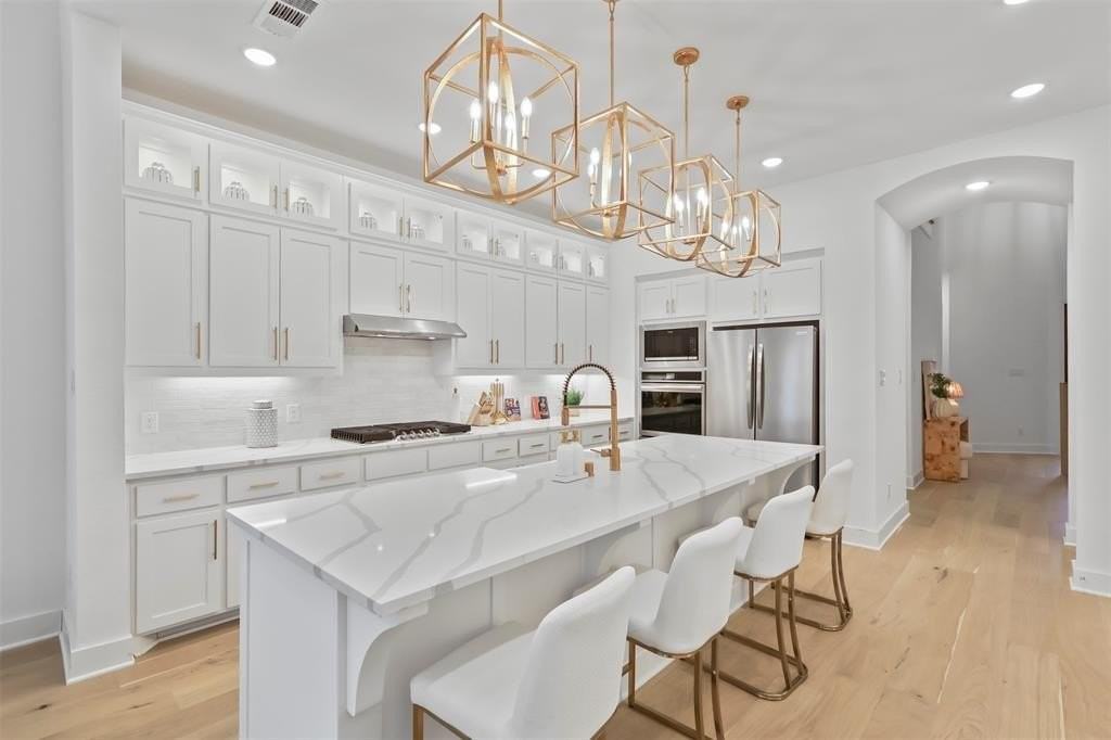 3101 Peartree Ln - Photo 6 of 27