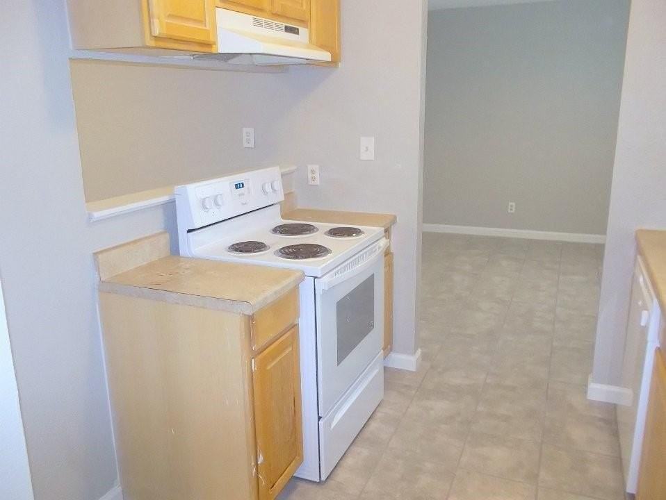 1502 S Cardinal Dr - Photo 4 of 7