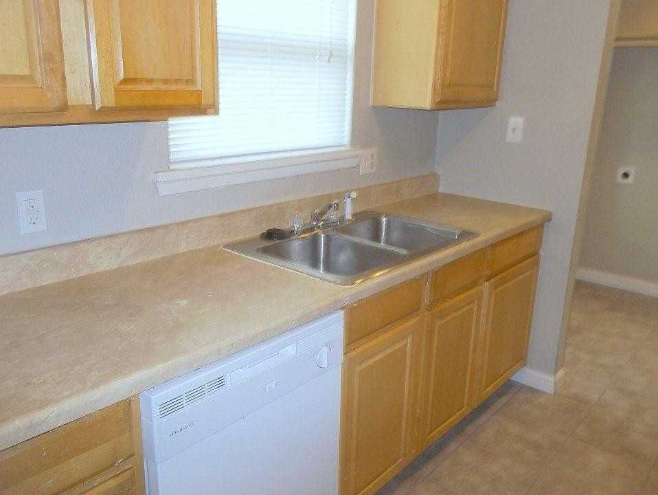 1502 S Cardinal Dr - Photo 5 of 7