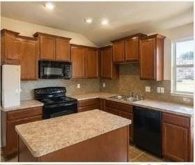 1012 Meadow Green Ct - Photo 3 of 10