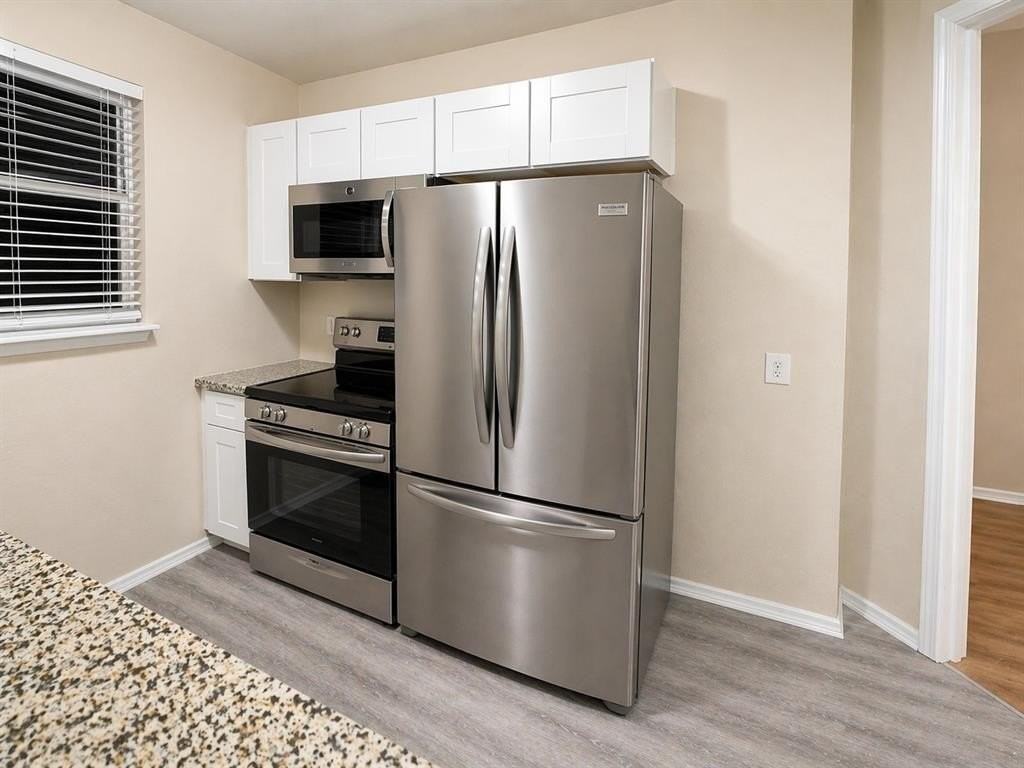 1317 Village Garden Dr - Photo 4 of 21