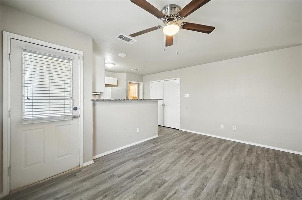 1317 Village Garden Dr - Photo 5 of 21