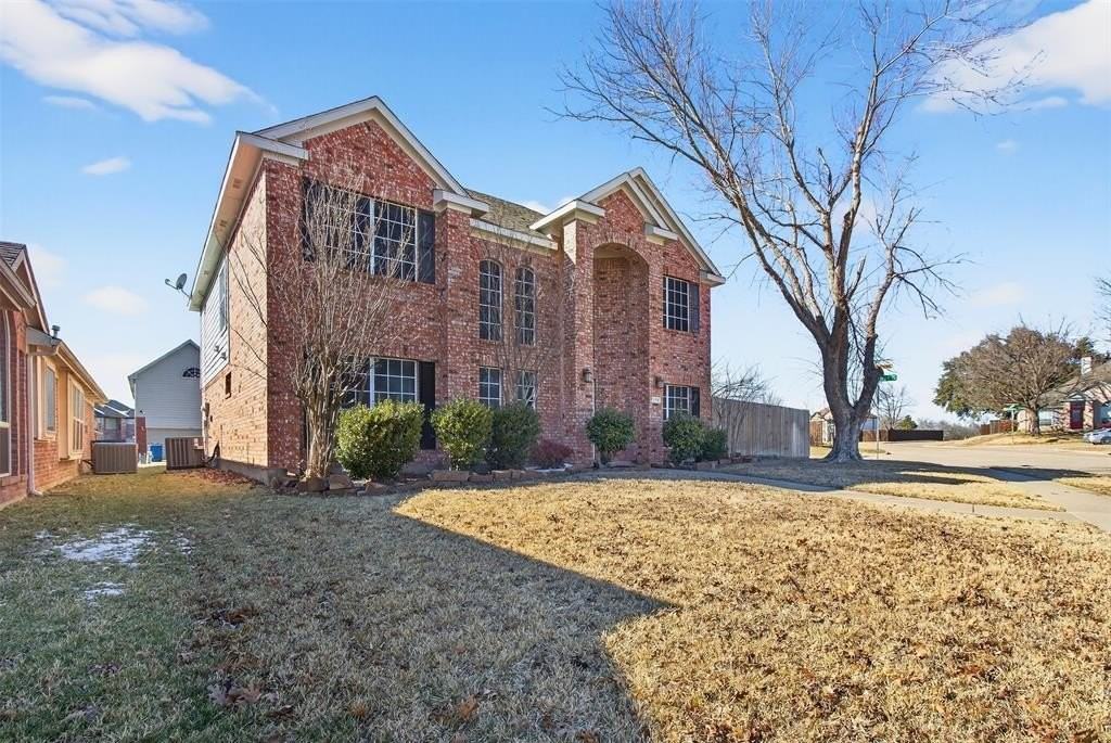 770 Whitman Dr - Photo 2 of 28