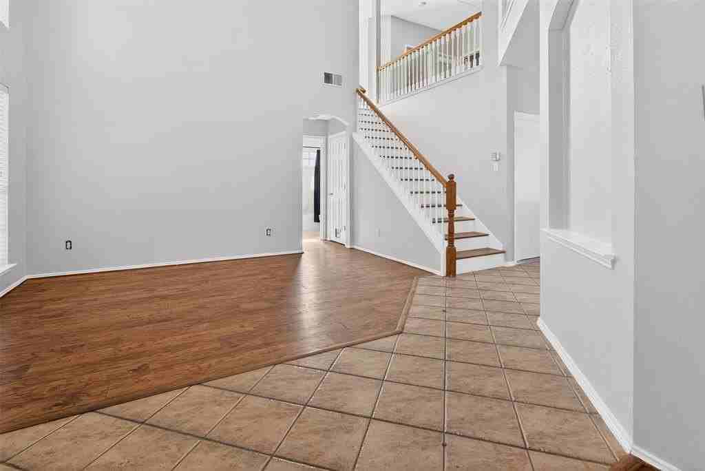 770 Whitman Dr - Photo 4 of 28