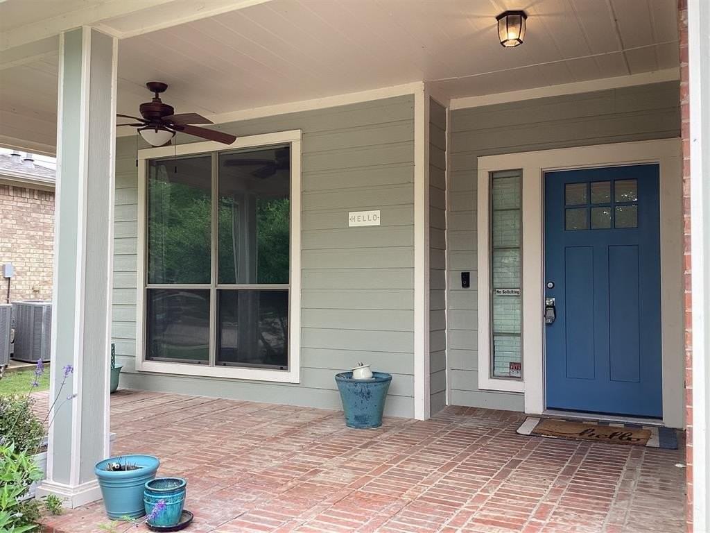 9756 Sinclair St - Photo 2 of 34