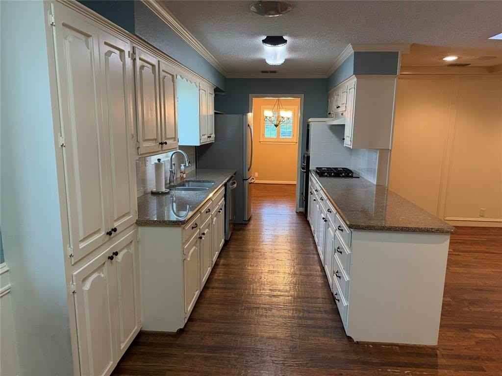 10926 Scotsmeadow Dr - Photo 4 of 21