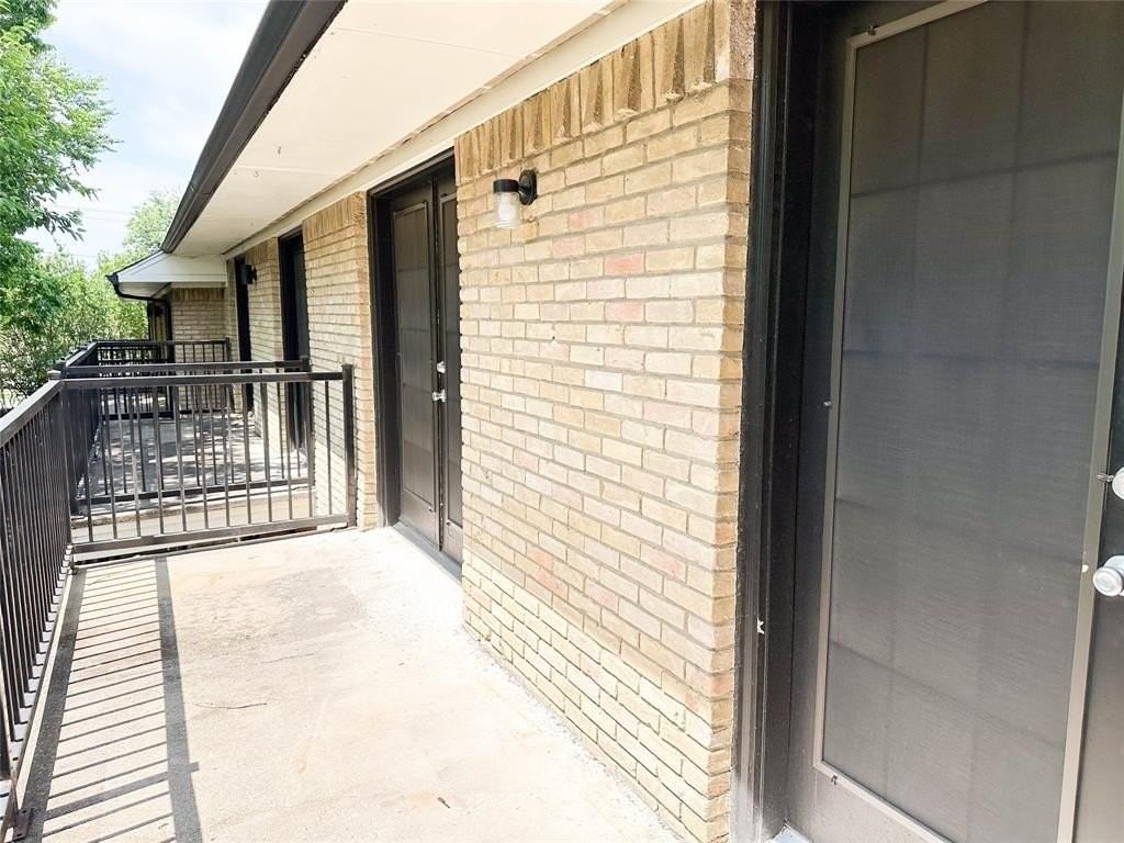 510 W Marvin Ave #211 - Photo 2 of 13