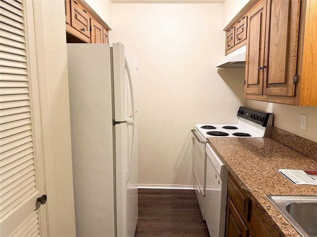 510 W Marvin Ave #211 - Photo 5 of 13