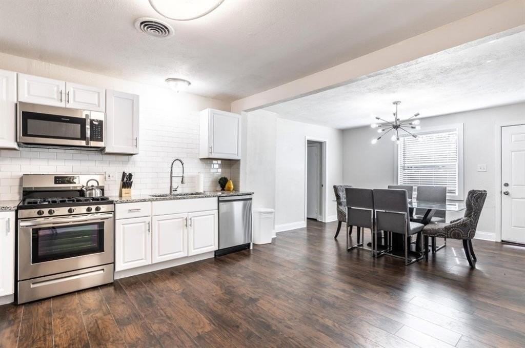 2134 Fenwick Dr - Photo 3 of 14