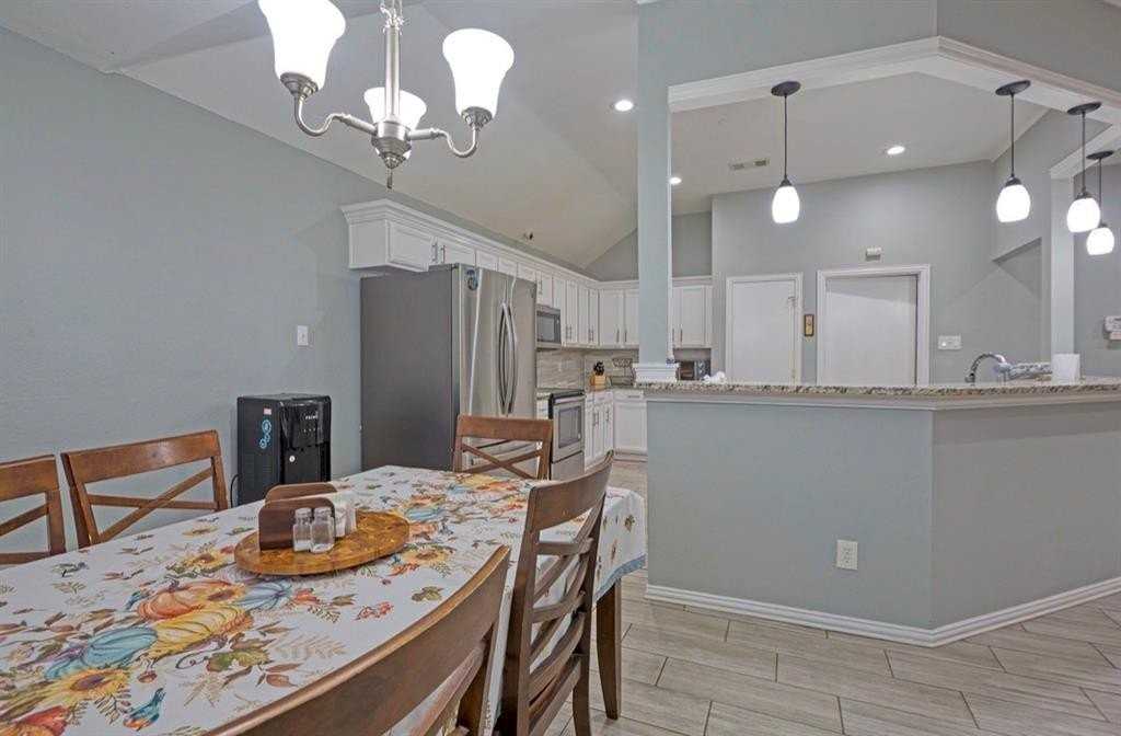 8423 Creekbluff Dr - Photo 5 of 14