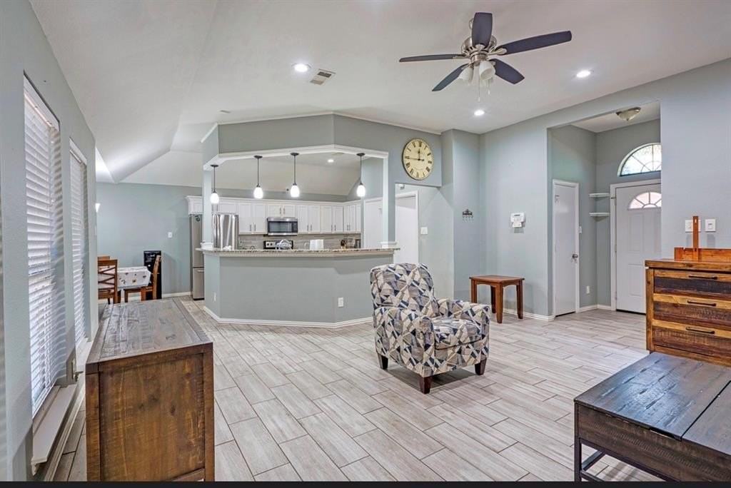 8423 Creekbluff Dr - Photo 6 of 14