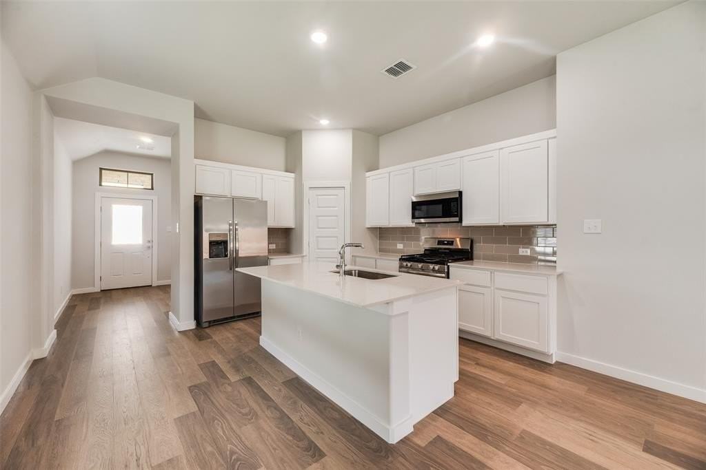 506 Towerglen Dr - Photo 5 of 20