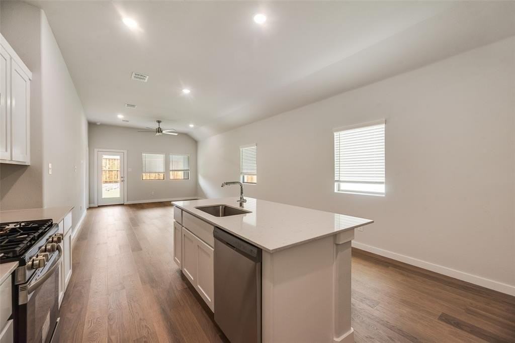 506 Towerglen Dr - Photo 7 of 20