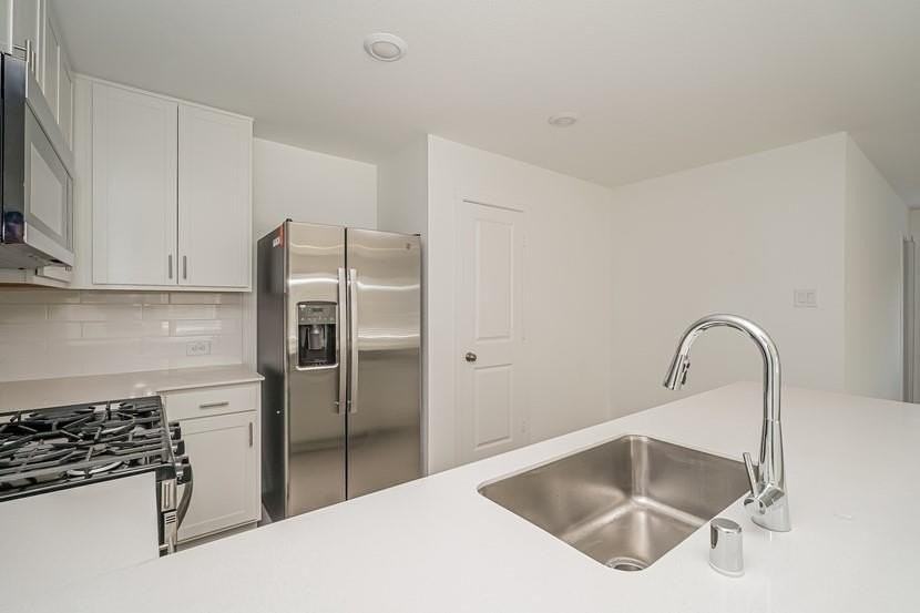 10100 Dalgreen Cir - Photo 2 of 12