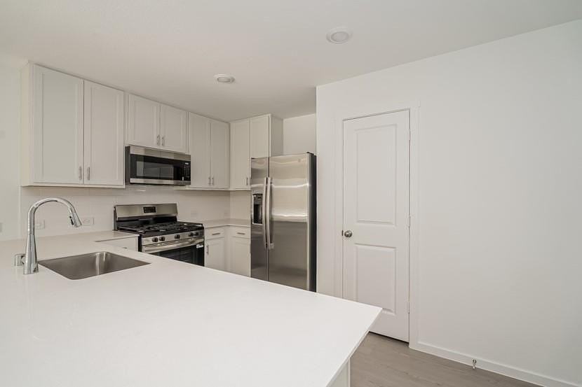 10100 Dalgreen Cir - Photo 3 of 12