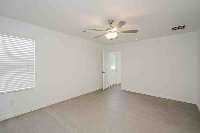 10100 Dalgreen Cir - Photo 7 of 12