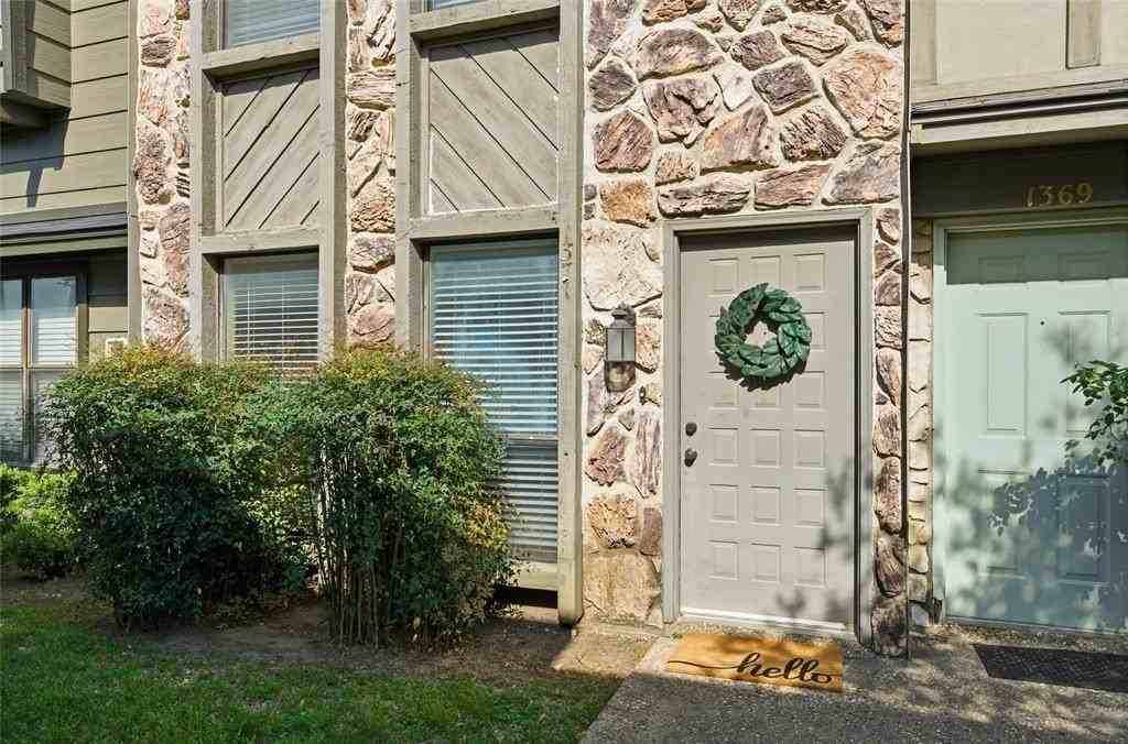 1371 S 11th St - Photo 2 of 27