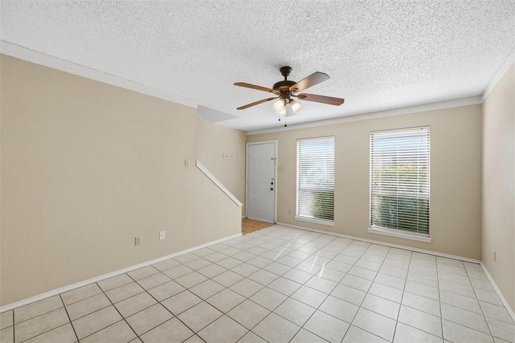 1371 S 11th St - Photo 3 of 27