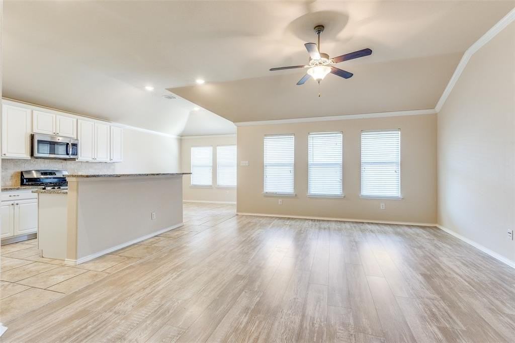 520 Pollyann Trl - Photo 4 of 23