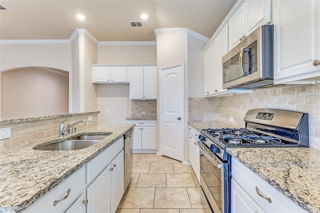 520 Pollyann Trl - Photo 7 of 23