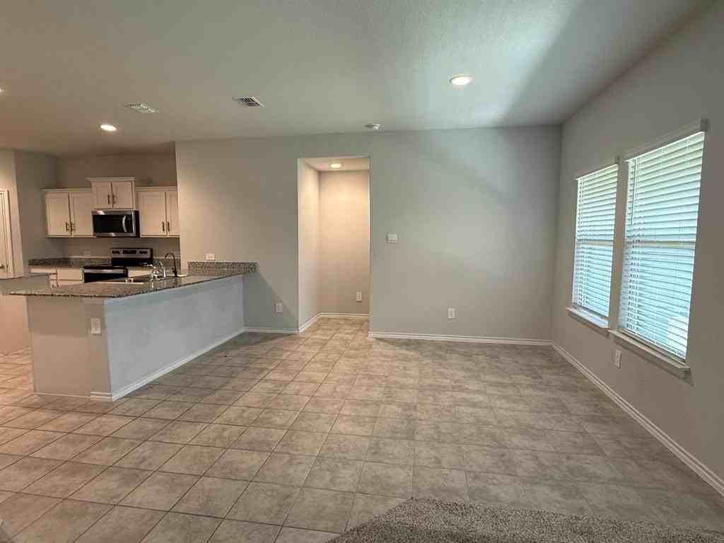 112 Piping Rock Dr - Photo 6 of 18