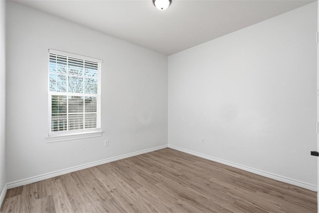 124 Chris Dr - Photo 5 of 32