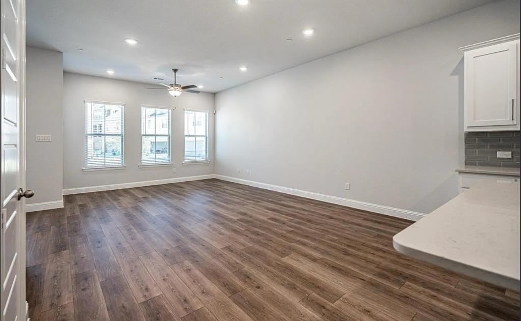 336 Almanor St - Photo 4 of 25