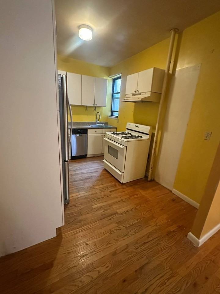 3146 35th St #1F - Photo 3 of 14