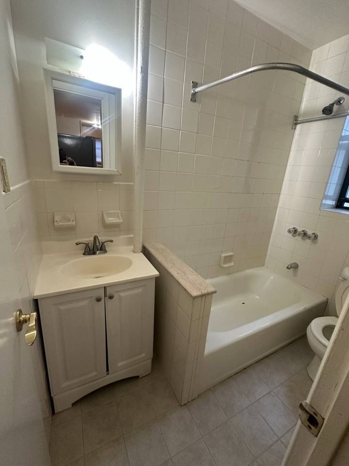3146 35th St #1F - Photo 6 of 14