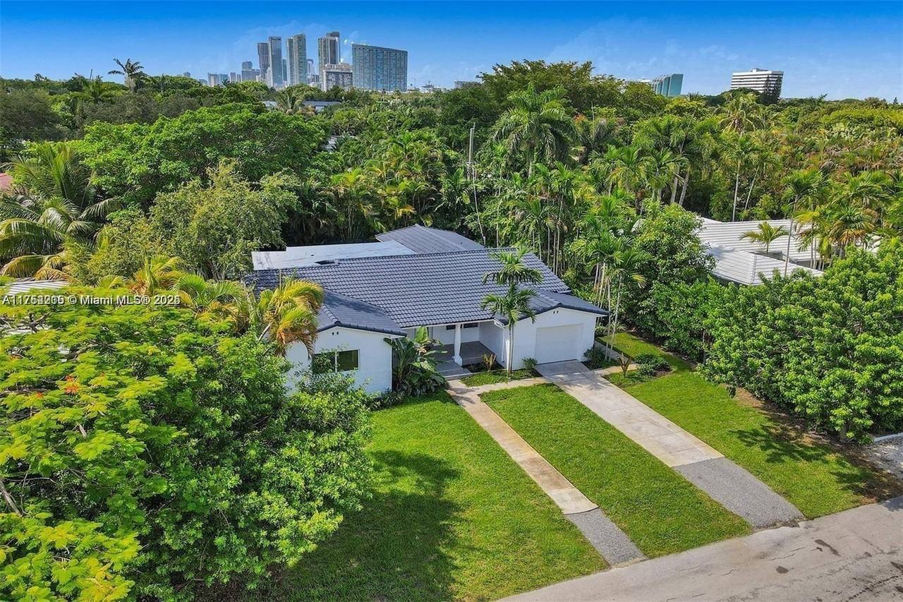 630 Ne 52nd Ter - Photo 2 of 23