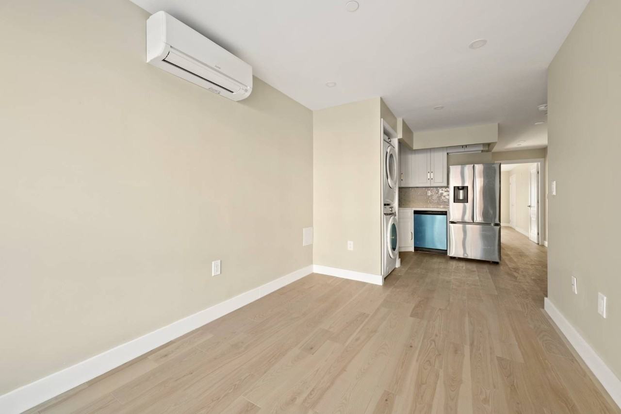 458 Decatur St - Photo 3 of 9