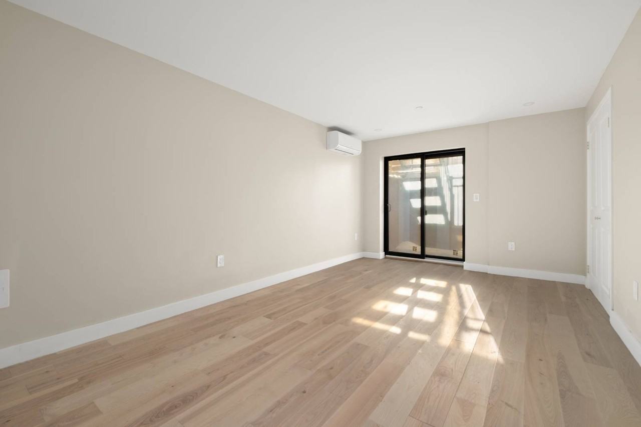 458 Decatur St - Photo 6 of 9