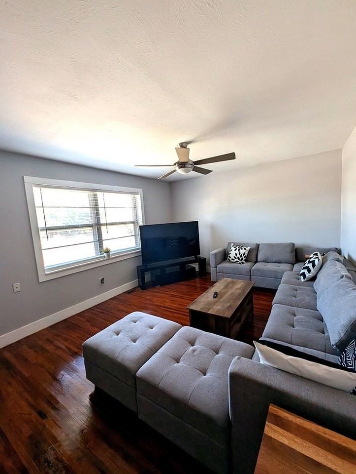 1202 Douglas Dr - Photo 2 of 12