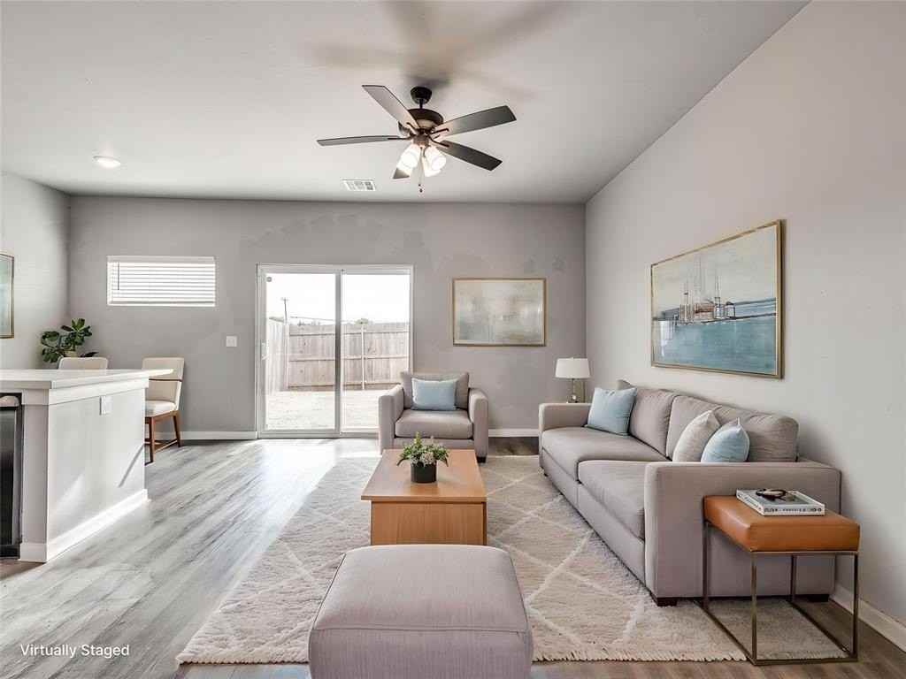 8922 Nw 109th Ter - Photo 5 of 31