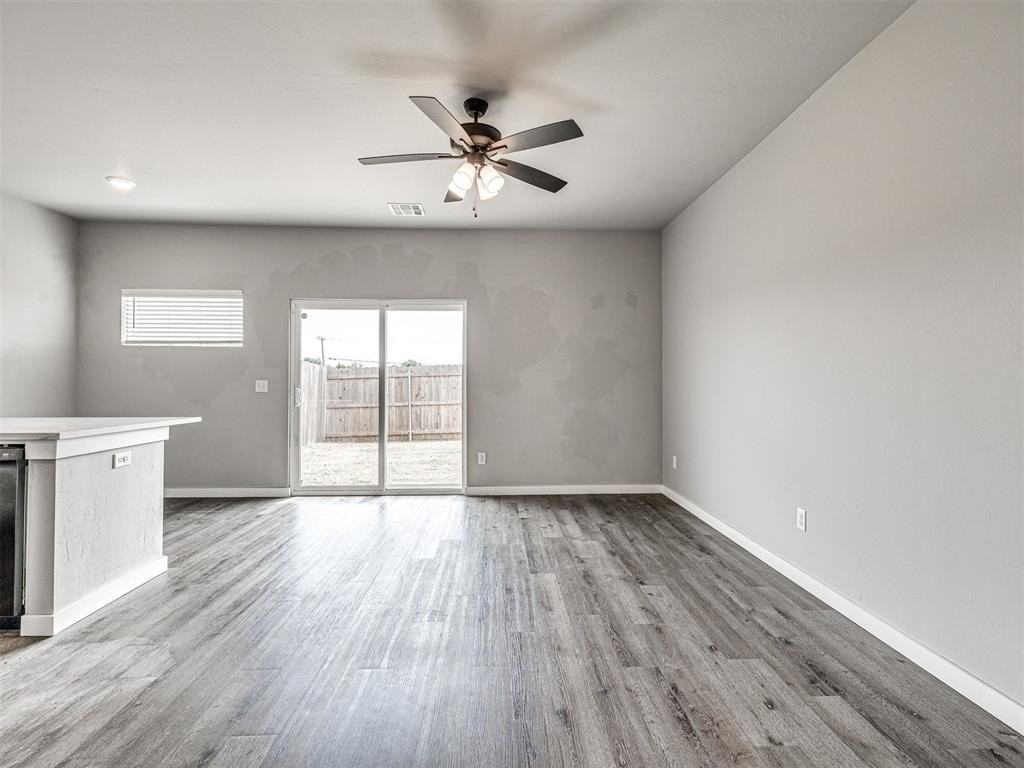 8922 Nw 109th Ter - Photo 6 of 31