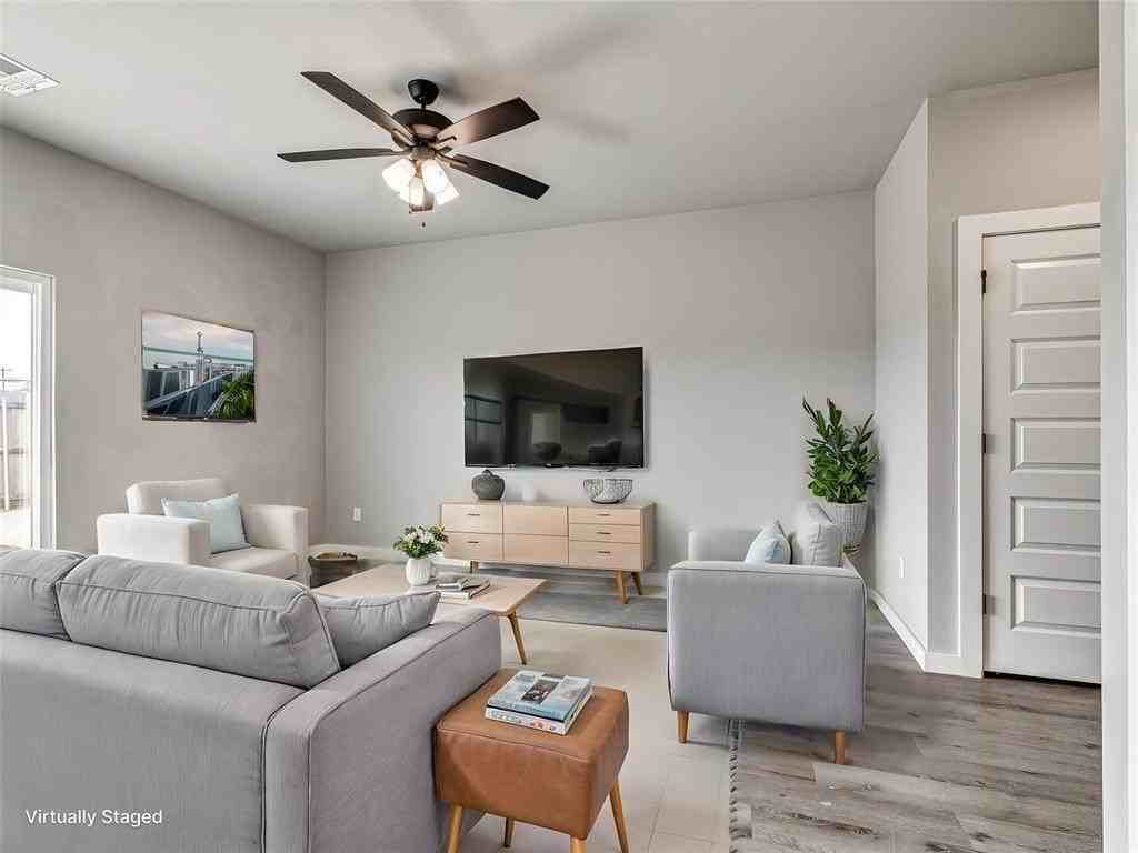 8922 Nw 109th Ter - Photo 7 of 31